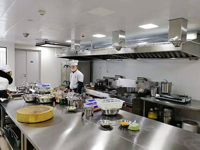 食堂芭乐视频官网下载在线播放设备