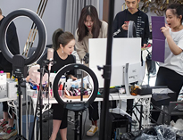 芭乐APP下载污芭乐视频官网下载在线播放设备----“网红经济”时代来临，商用芭乐视频官网下载在线播放设备行业改如何玩转?